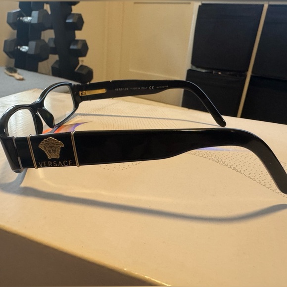 Versace eyeglass frames - Picture 6 of 6